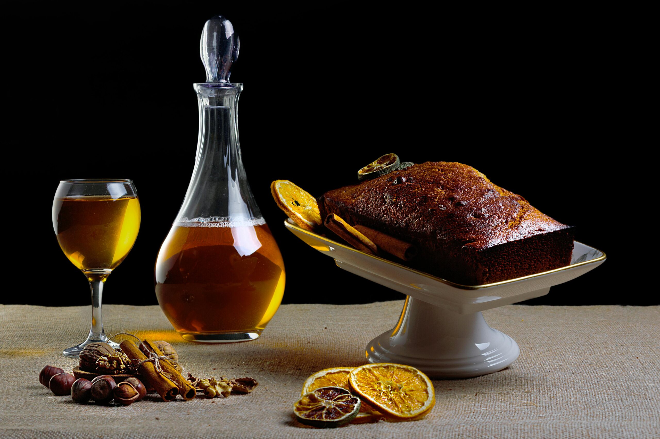 Минималистичная композиция с гипсовым диффузором, пряными нотами и мягким светом